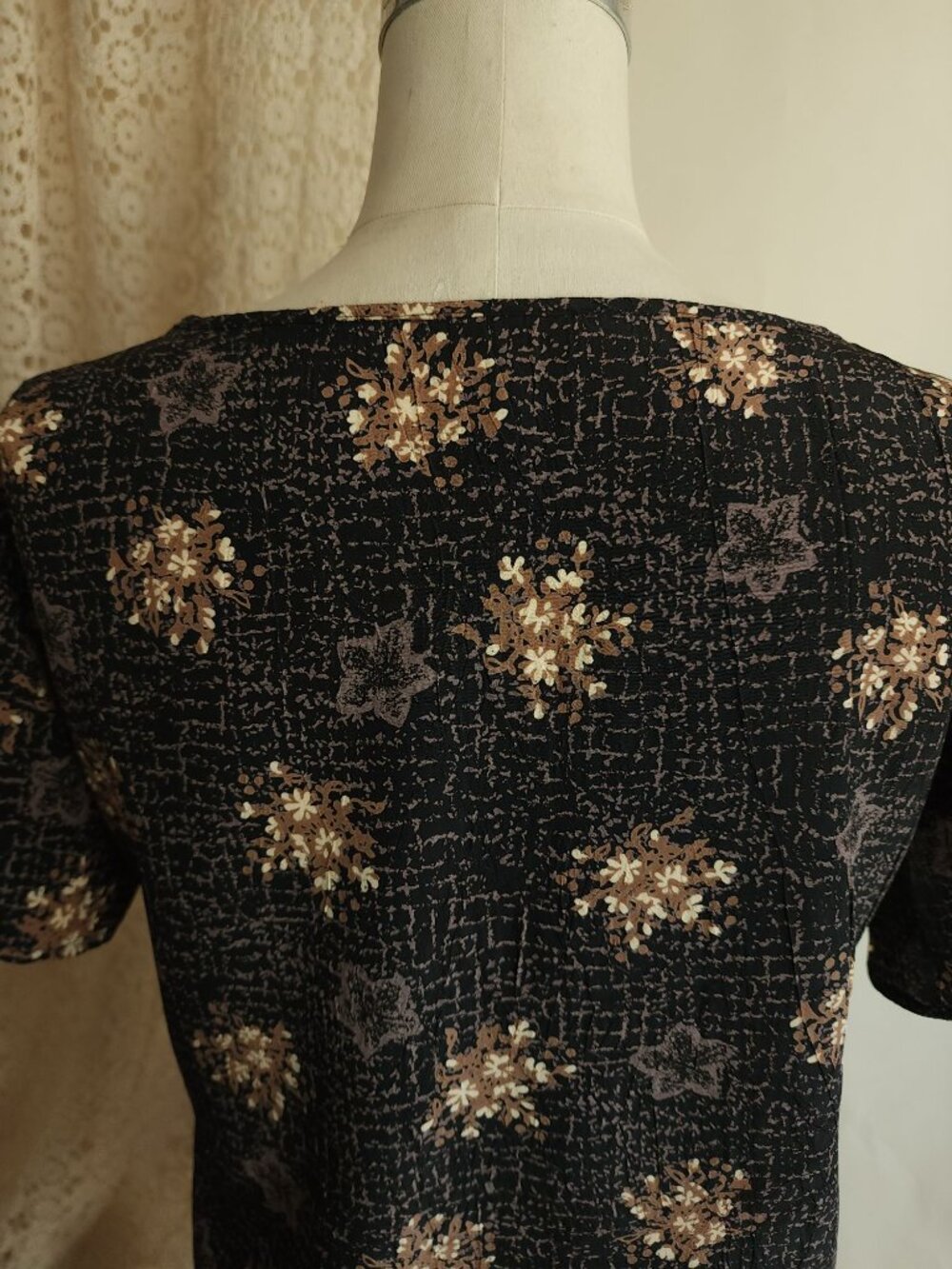 Vintage 1990s Blouse, Black and Gold and Gray Floral Print, short sleeved - Picture 10 of 12
